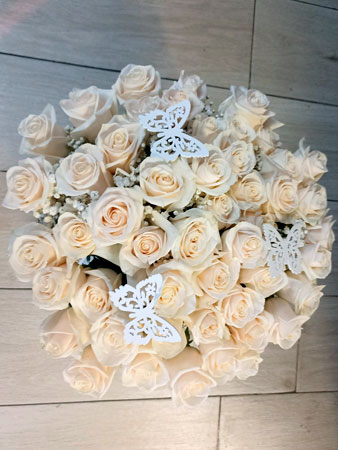 Ramo de rosas blancas en Floristería Crisangel, Benidorm